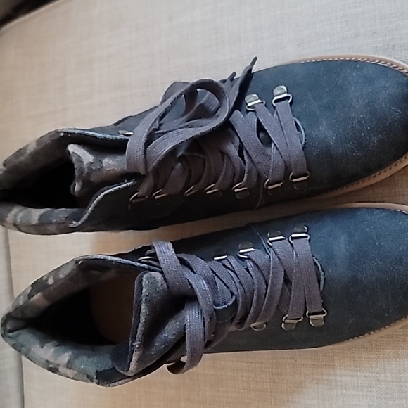 Boots - Picture 1 of 3